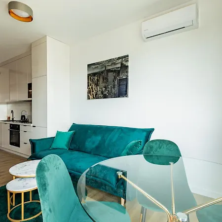 House Living Апартаменты *