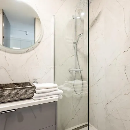 House Living Апартаменты *