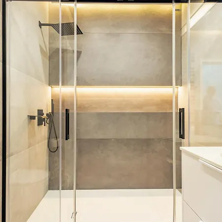 House Living Апартаменты *