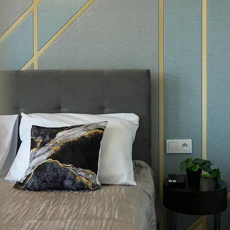 House Living Апартаменты *